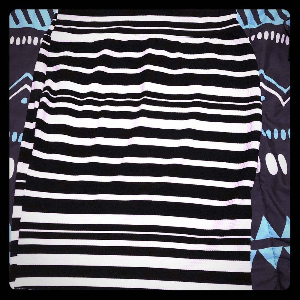 Black and white pencil skirt